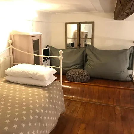 Apartman Spacious French Flat Typical Balcony